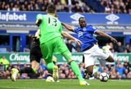 LIVERPOOL, ENGLAND - APRIL 30:  Romelu Lukaku of Everton shoots during the Premier League match between Everton and Chelsea at Goodison Park on April 30, 2017 in Liverpool, England.  (Photo by Laurence Griffiths/Getty Images)